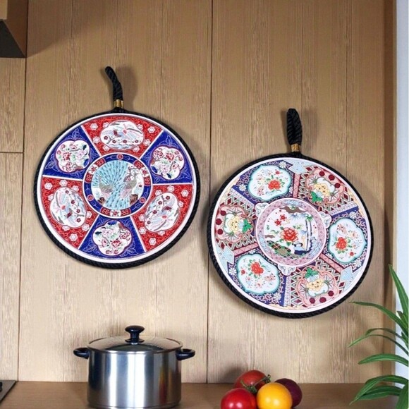 Vintage Japanese Imari Ceramic Trivet Pair Peacocks Floral Wall Hangings Cork - Picture 1 of 8